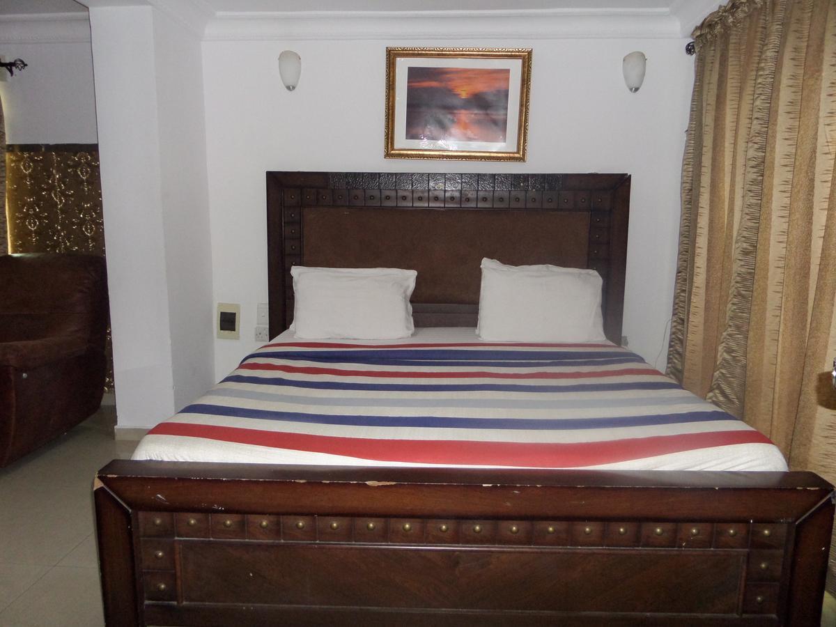 Theodawn Hotels @ Suite 29 Ikeja Dış mekan fotoğraf