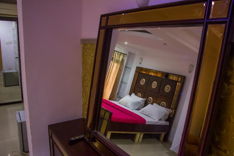 Theodawn Hotels @ Suite 29 Ikeja Dış mekan fotoğraf
