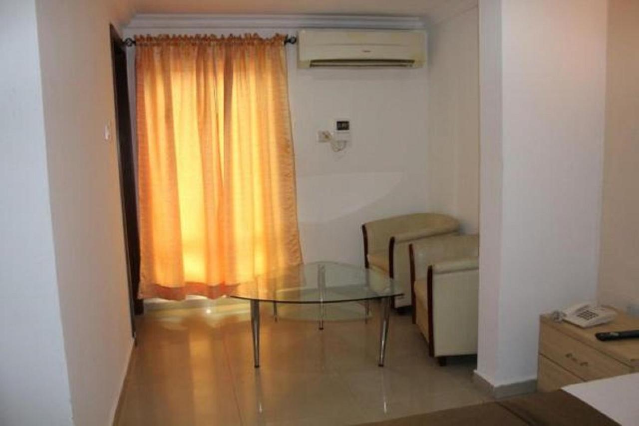 Theodawn Hotels @ Suite 29 Ikeja Dış mekan fotoğraf